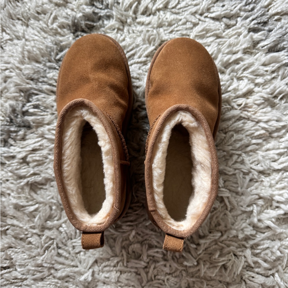 UGG Classic Ultra Mini Platform - Picture 2 of 6